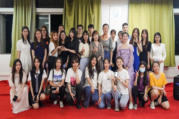 展演合影.jpg